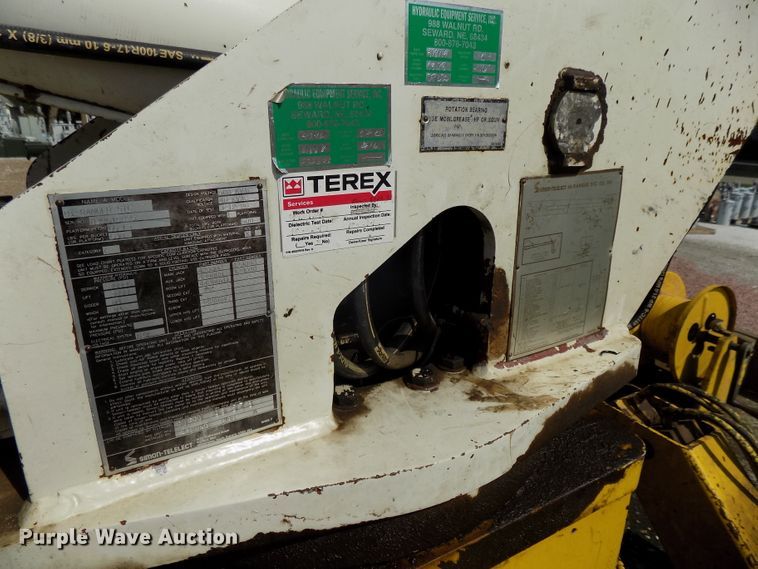 image for item DG2449 2006 International 7300 bucket truck