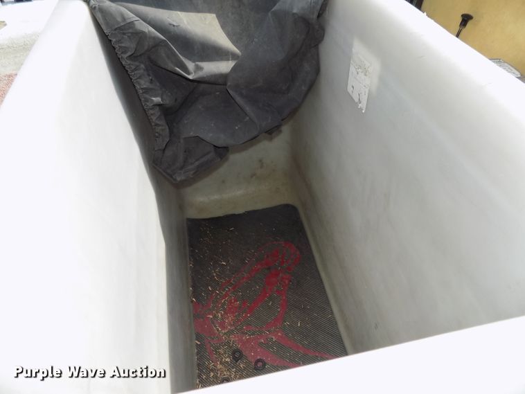 image for item DG2449 2006 International 7300 bucket truck