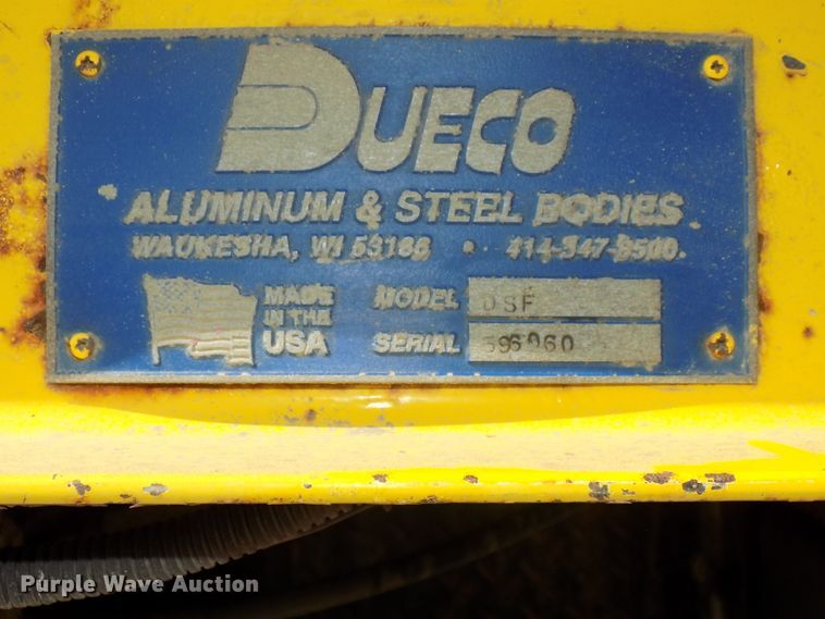 image for item DG2449 2006 International 7300 bucket truck