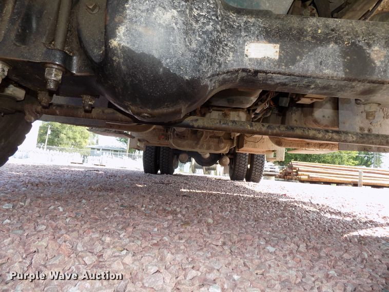 image for item DG2449 2006 International 7300 bucket truck