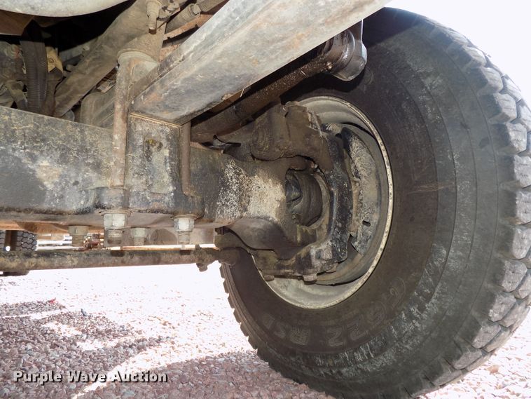 image for item DG2449 2006 International 7300 bucket truck