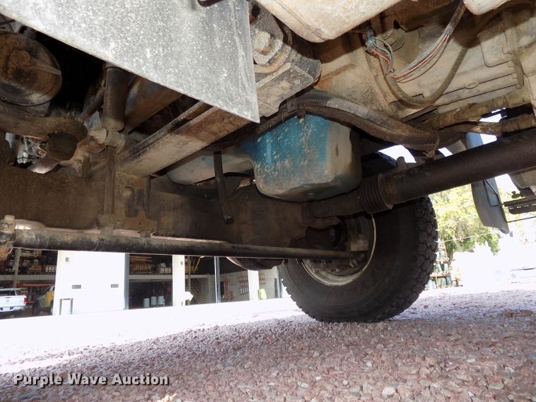 image for item DG2449 2006 International 7300 bucket truck