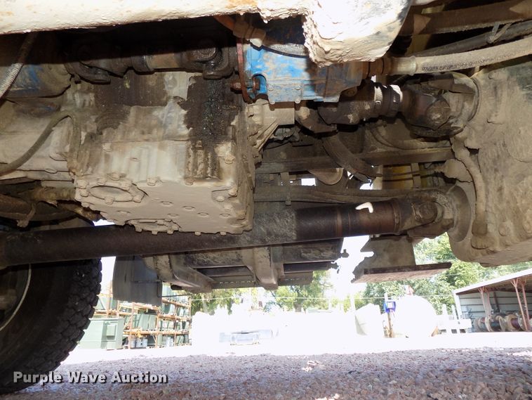 image for item DG2449 2006 International 7300 bucket truck