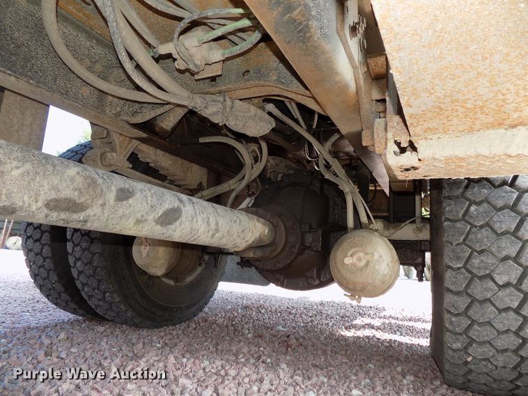 image for item DG2449 2006 International 7300 bucket truck