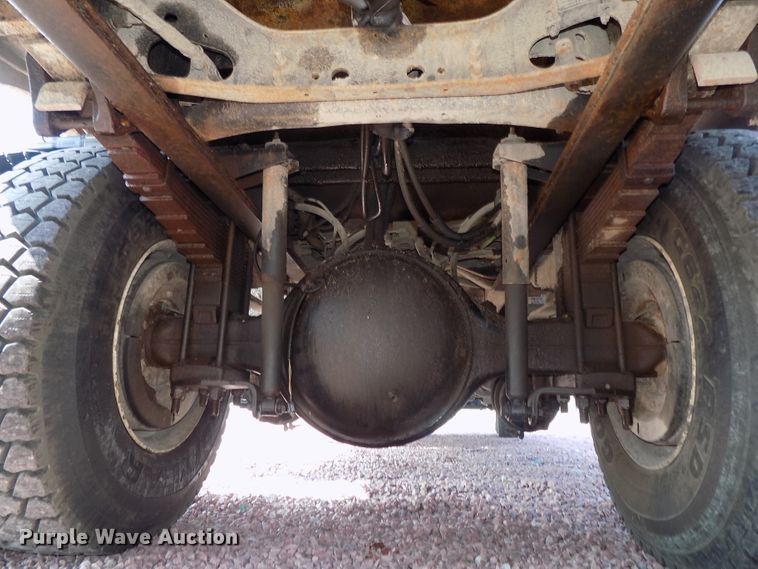 image for item DG2449 2006 International 7300 bucket truck