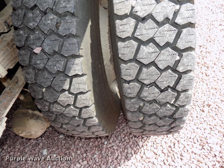 image for item DG2449 2006 International 7300 bucket truck