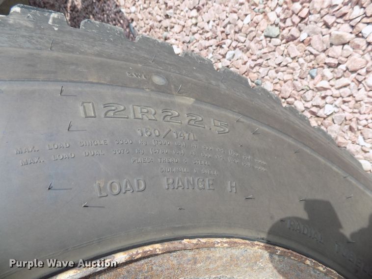 image for item DG2449 2006 International 7300 bucket truck