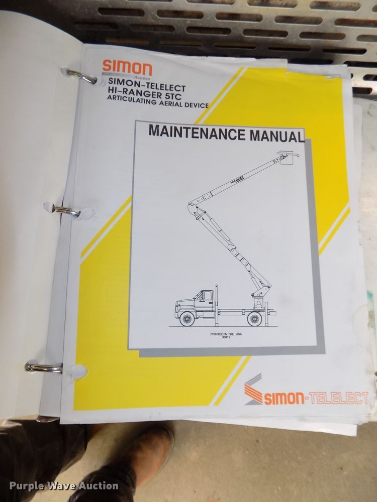 image for item DG2449 2006 International 7300 bucket truck