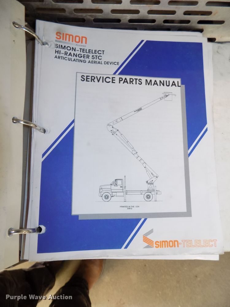 image for item DG2449 2006 International 7300 bucket truck