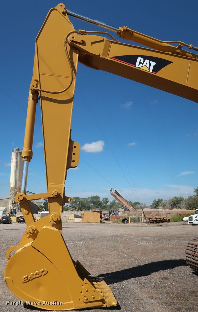 image for item DG4185 2005 Caterpillar 330C L excavator