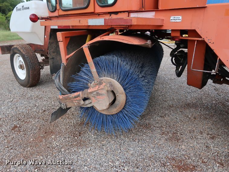 image for item DG4189 2001 Broce CR350 broom