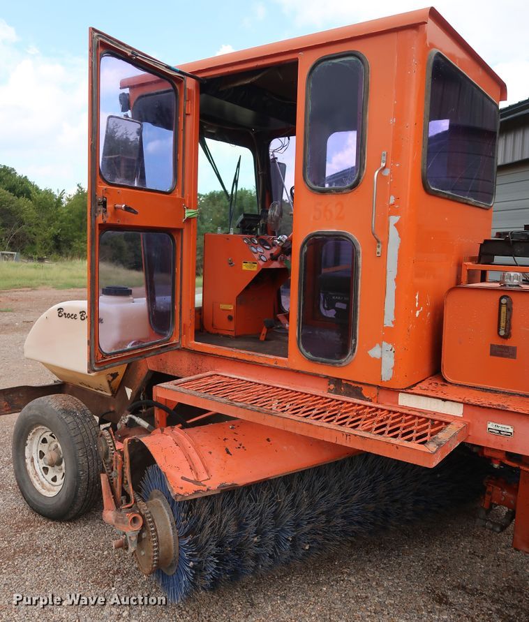 image for item DG4190 1999 Broce RJ350 broom