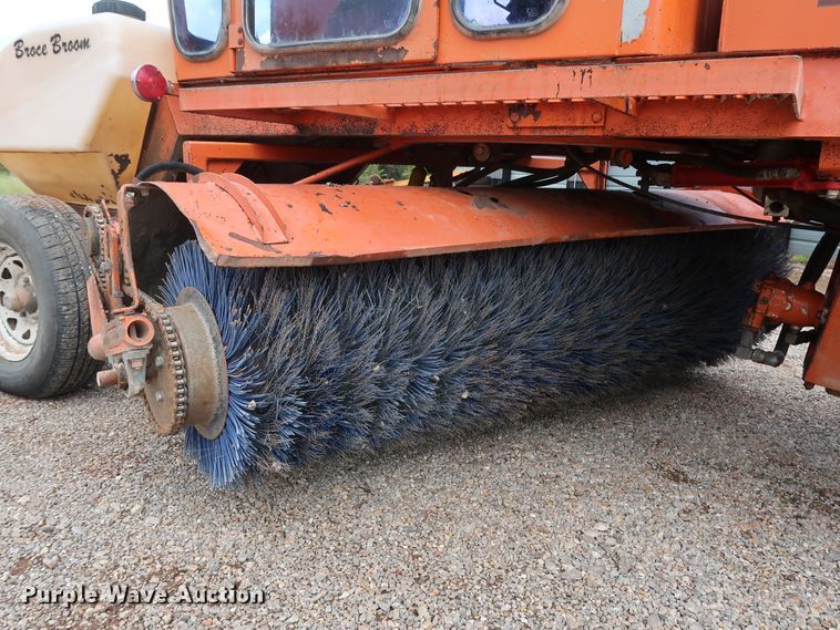 image for item DG4190 1999 Broce RJ350 broom