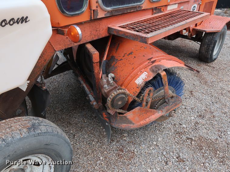 image for item DG4190 1999 Broce RJ350 broom