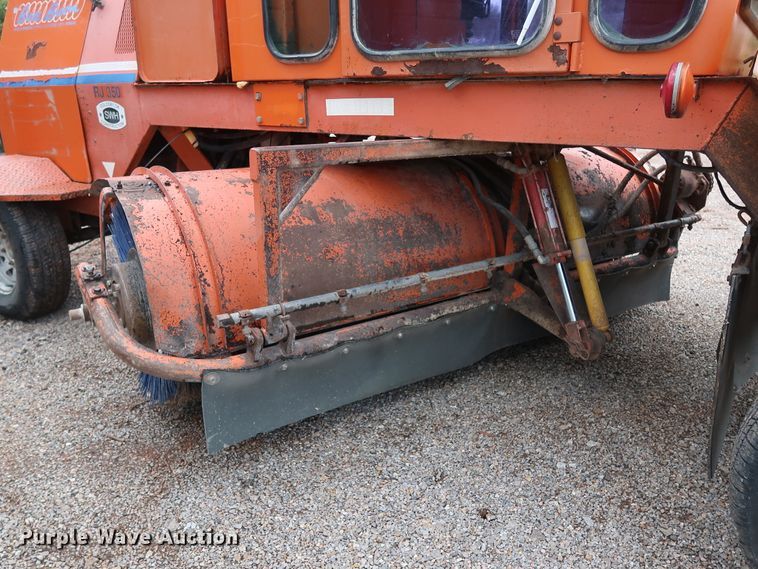 image for item DG4190 1999 Broce RJ350 broom