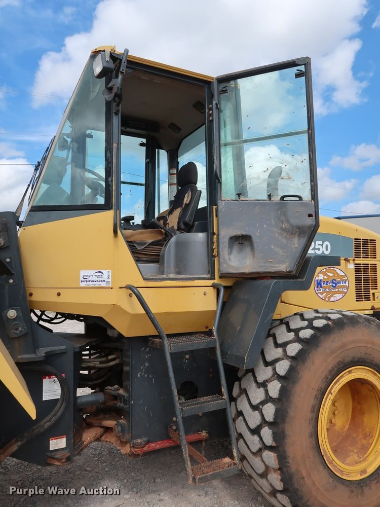 image for item DG4223 2006 Komatsu WA250-5 wheel loader