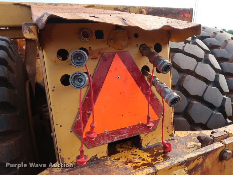 image for item DG4227 2010 John Deere 2112E scraper