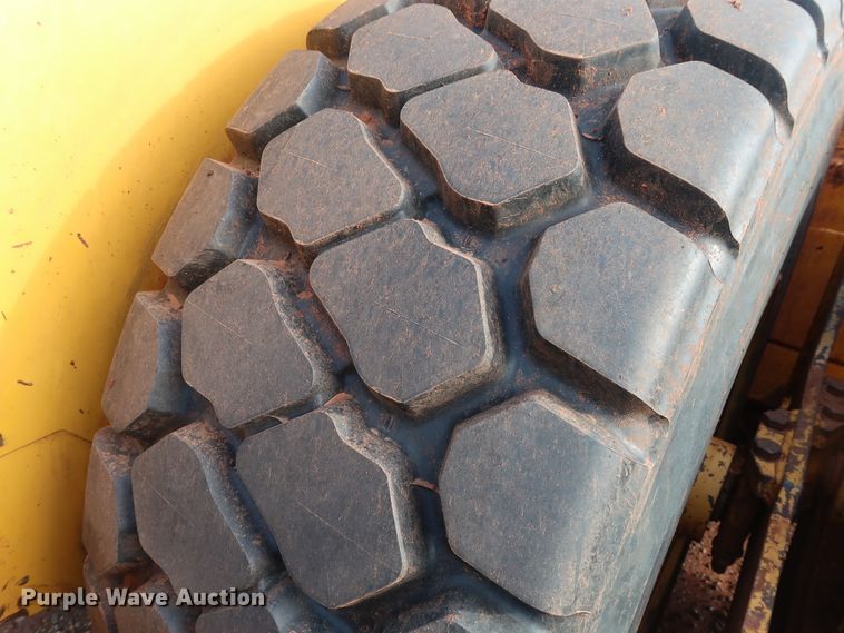 image for item DG4227 2010 John Deere 2112E scraper