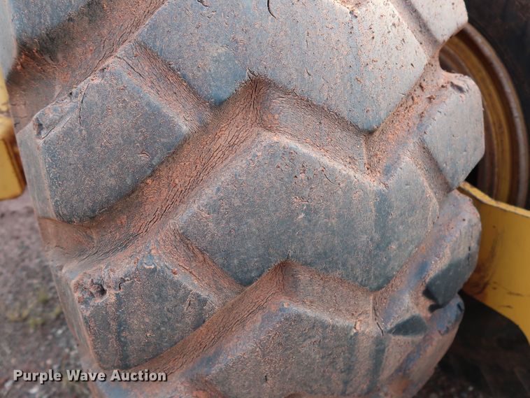 image for item DG4227 2010 John Deere 2112E scraper