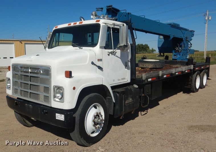 image for item DG5840 1985 International 2375 crane truck