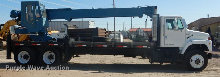 image for item DG5840 1985 International 2375 crane truck