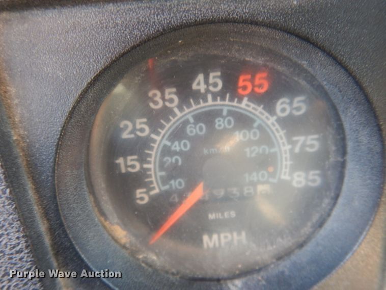 image for item DG5840 1985 International 2375 crane truck