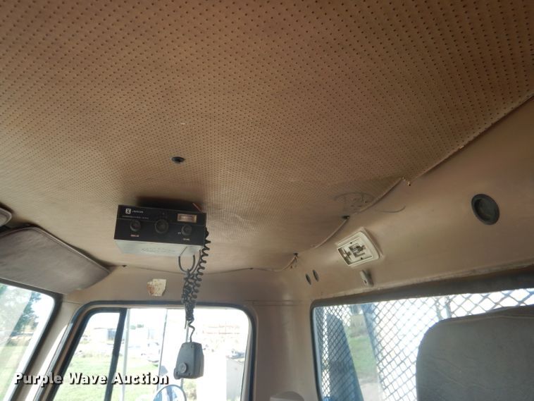 image for item DG5840 1985 International 2375 crane truck