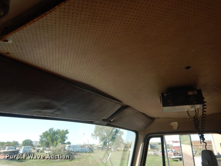 image for item DG5840 1985 International 2375 crane truck