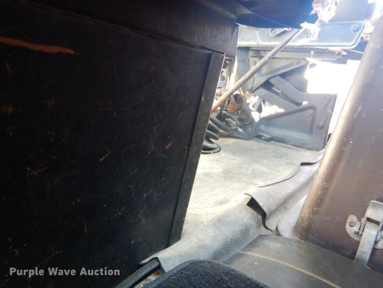 image for item DG5840 1985 International 2375 crane truck