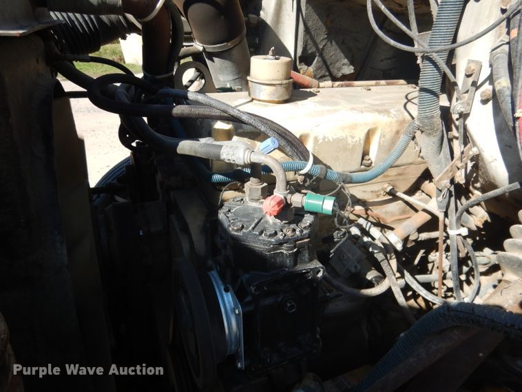 image for item DG5840 1985 International 2375 crane truck