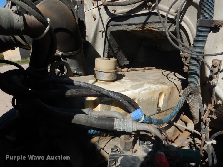 image for item DG5840 1985 International 2375 crane truck