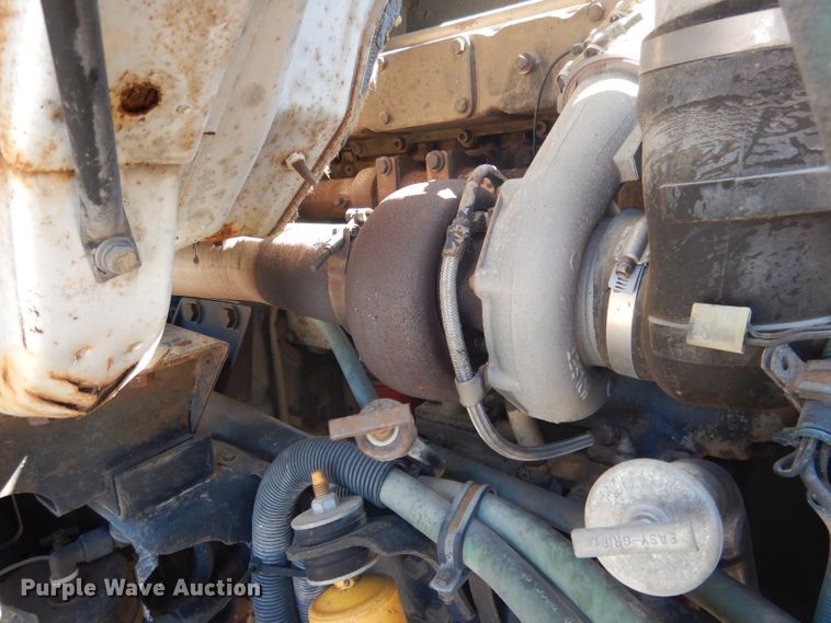 image for item DG5840 1985 International 2375 crane truck