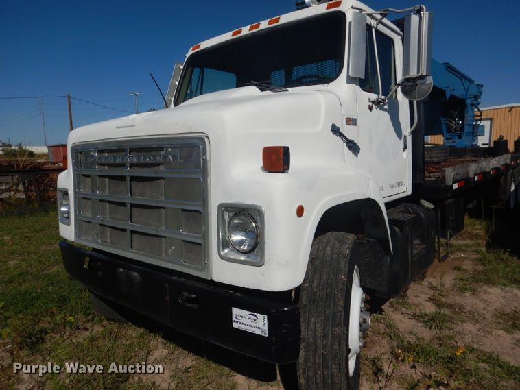 image for item DG5840 1985 International 2375 crane truck