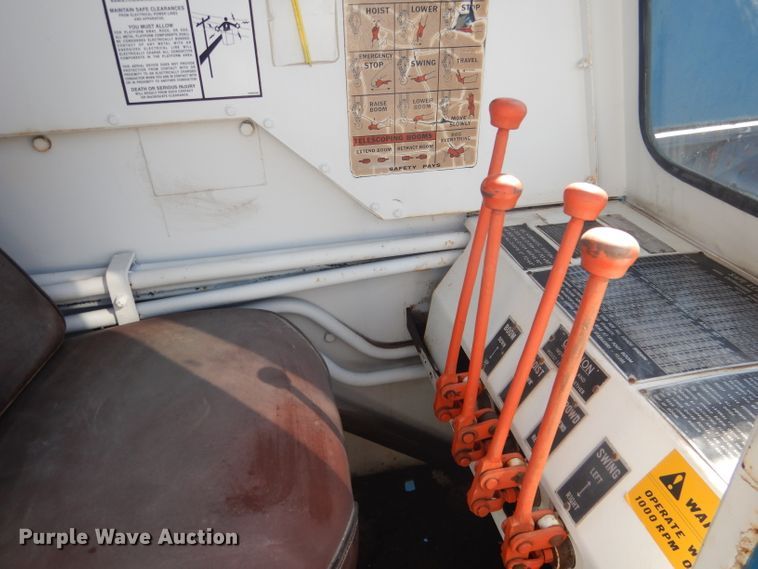 image for item DG5840 1985 International 2375 crane truck