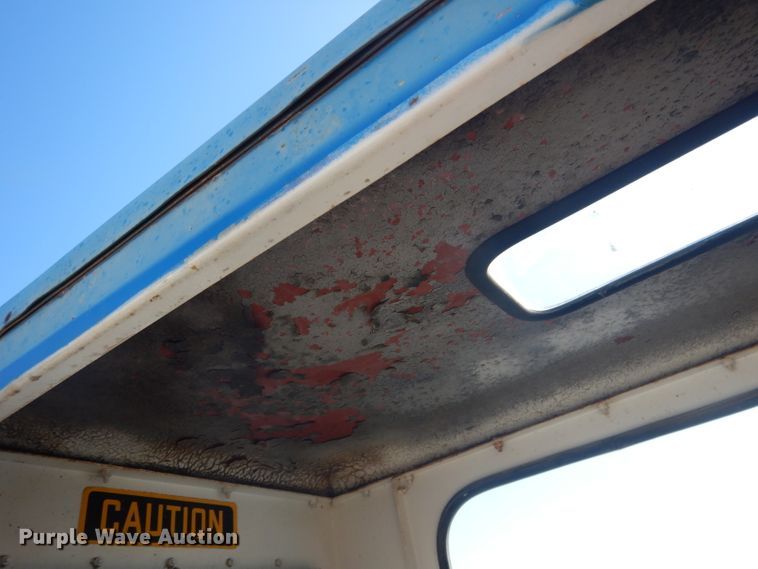 image for item DG5840 1985 International 2375 crane truck