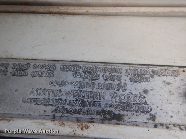 image for item DG5840 1985 International 2375 crane truck