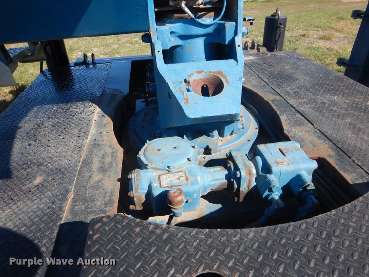 image for item DG5840 1985 International 2375 crane truck