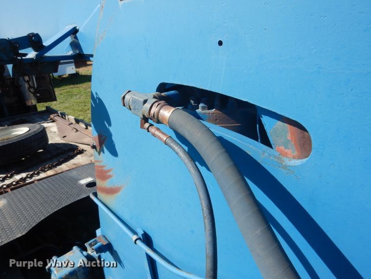 image for item DG5840 1985 International 2375 crane truck