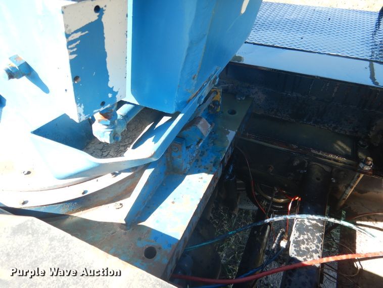 image for item DG5840 1985 International 2375 crane truck