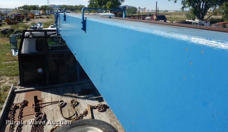 image for item DG5840 1985 International 2375 crane truck