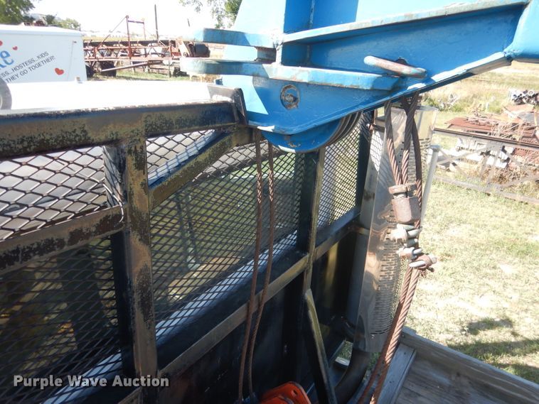 image for item DG5840 1985 International 2375 crane truck