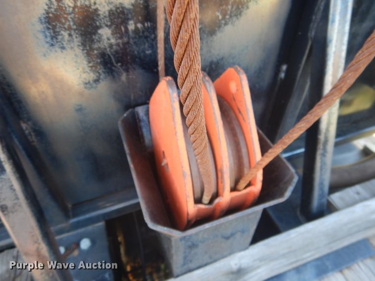 image for item DG5840 1985 International 2375 crane truck