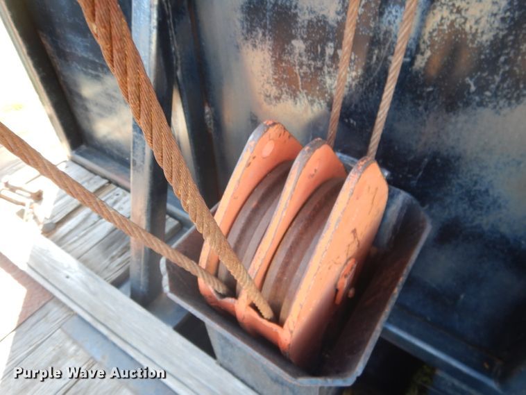 image for item DG5840 1985 International 2375 crane truck