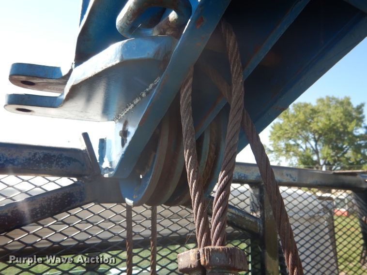 image for item DG5840 1985 International 2375 crane truck