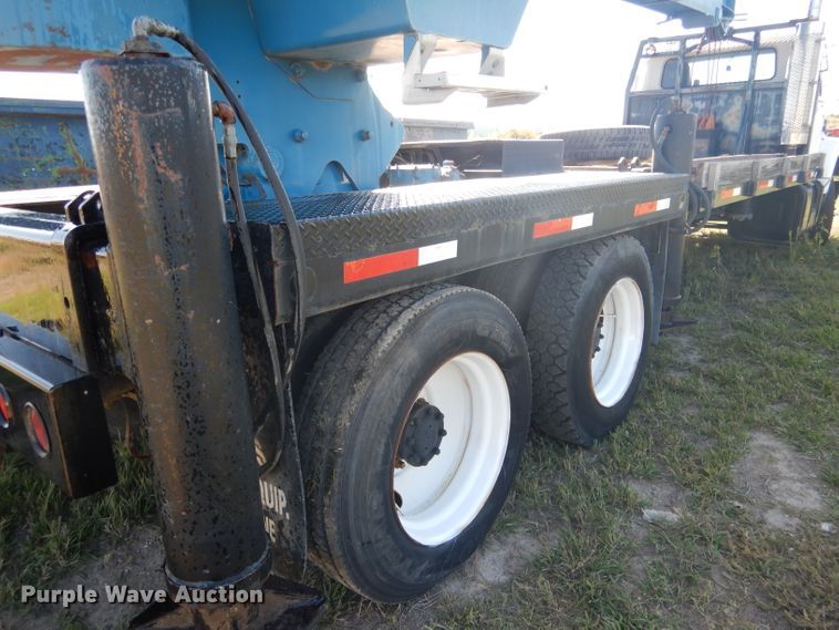 image for item DG5840 1985 International 2375 crane truck