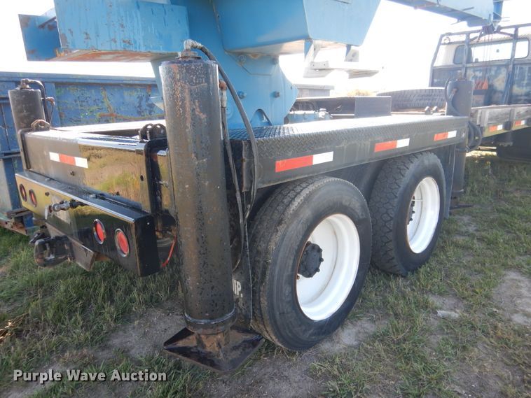 image for item DG5840 1985 International 2375 crane truck