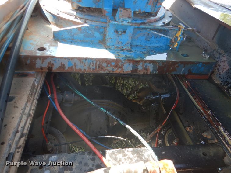 image for item DG5840 1985 International 2375 crane truck