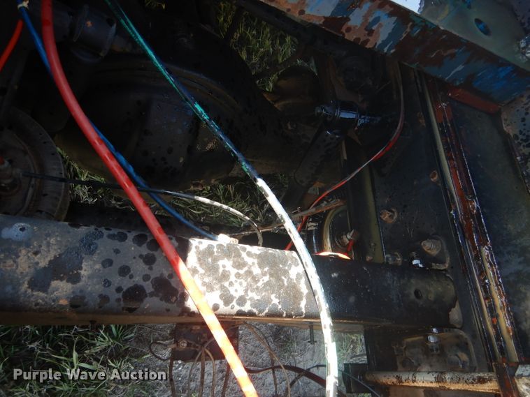 image for item DG5840 1985 International 2375 crane truck