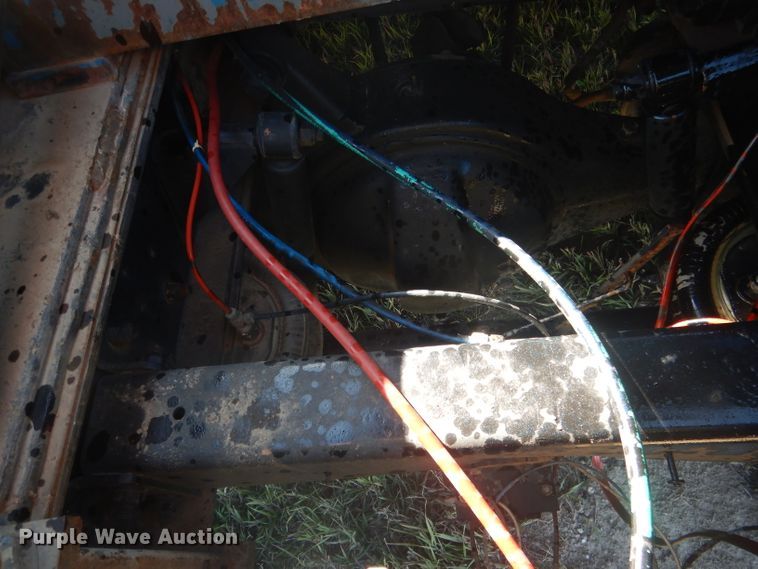 image for item DG5840 1985 International 2375 crane truck