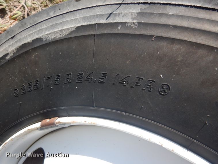 image for item DG5840 1985 International 2375 crane truck